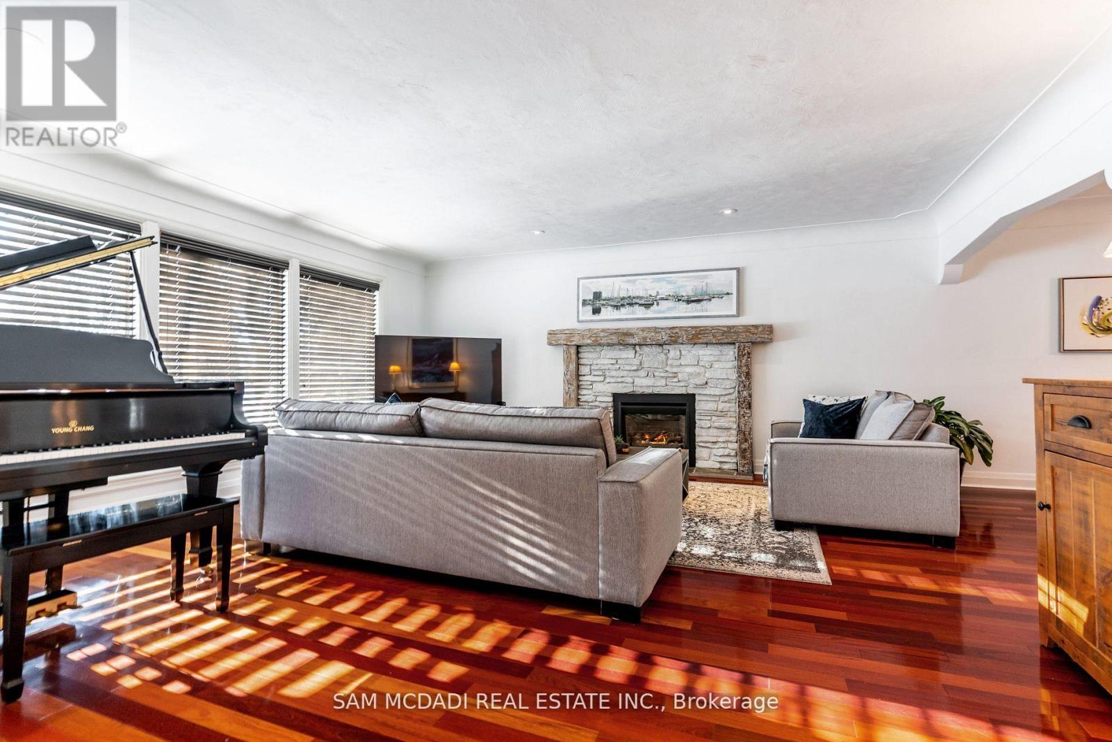 327 Shoreview Road, Burlington, Ontario  L7T 2N3 - Photo 6 - W12440347
