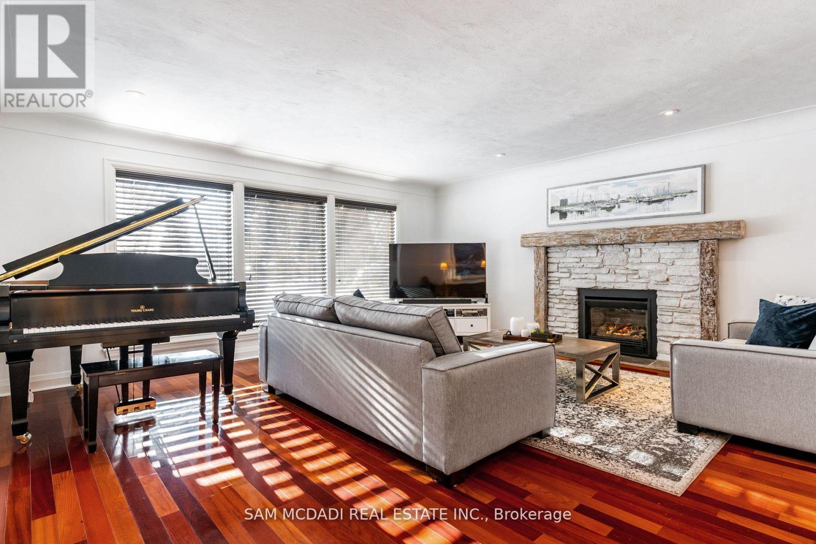 327 Shoreview Road, Burlington, Ontario  L7T 2N3 - Photo 7 - W12440347