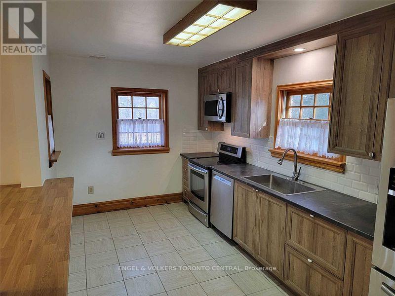 1327 Mineola Gardens, Mississauga, Ontario  L5G 3Y5 - Photo 3 - W12440369