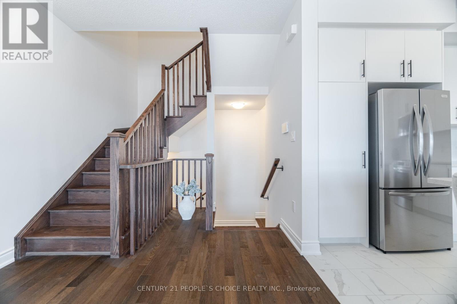 1302 Muller Lane, Oakville, Ontario  L6H 7Z2 - Photo 6 - W12440371