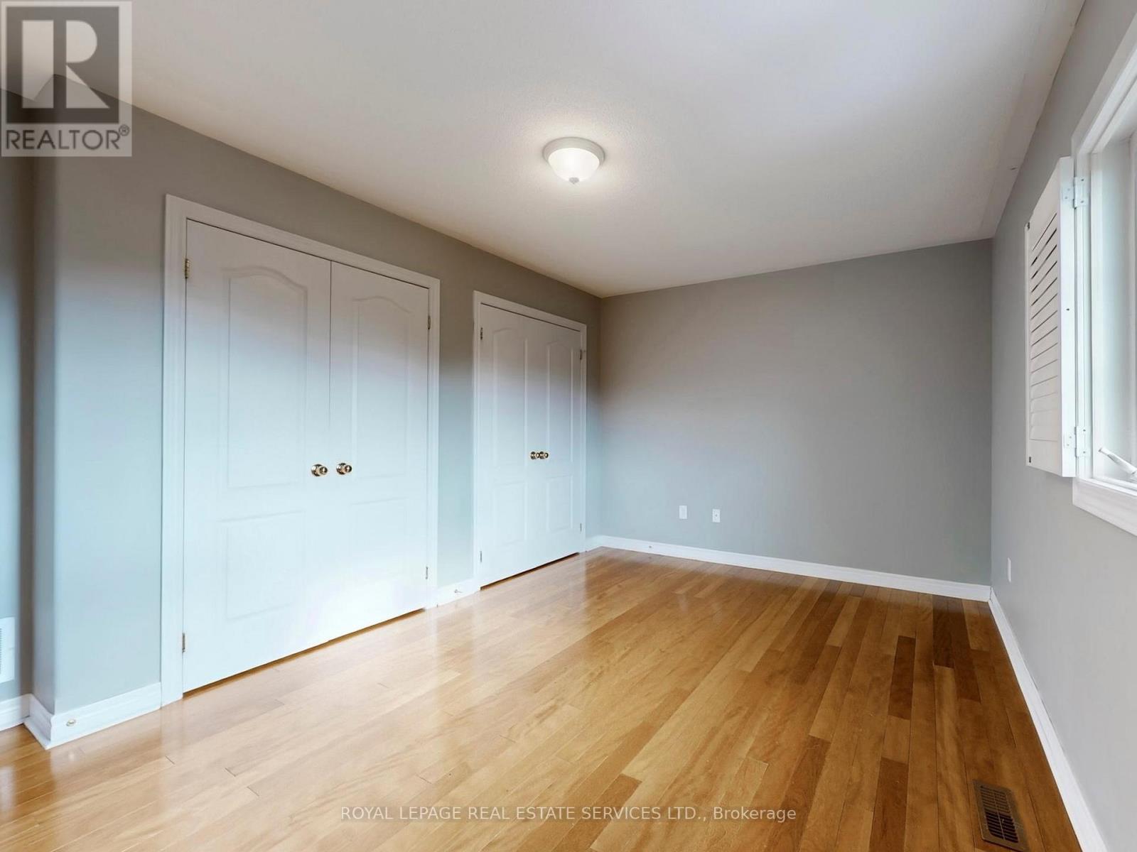 301 Mohawk Road, Oakville, Ontario  L6L 6P9 - Photo 10 - W12440386