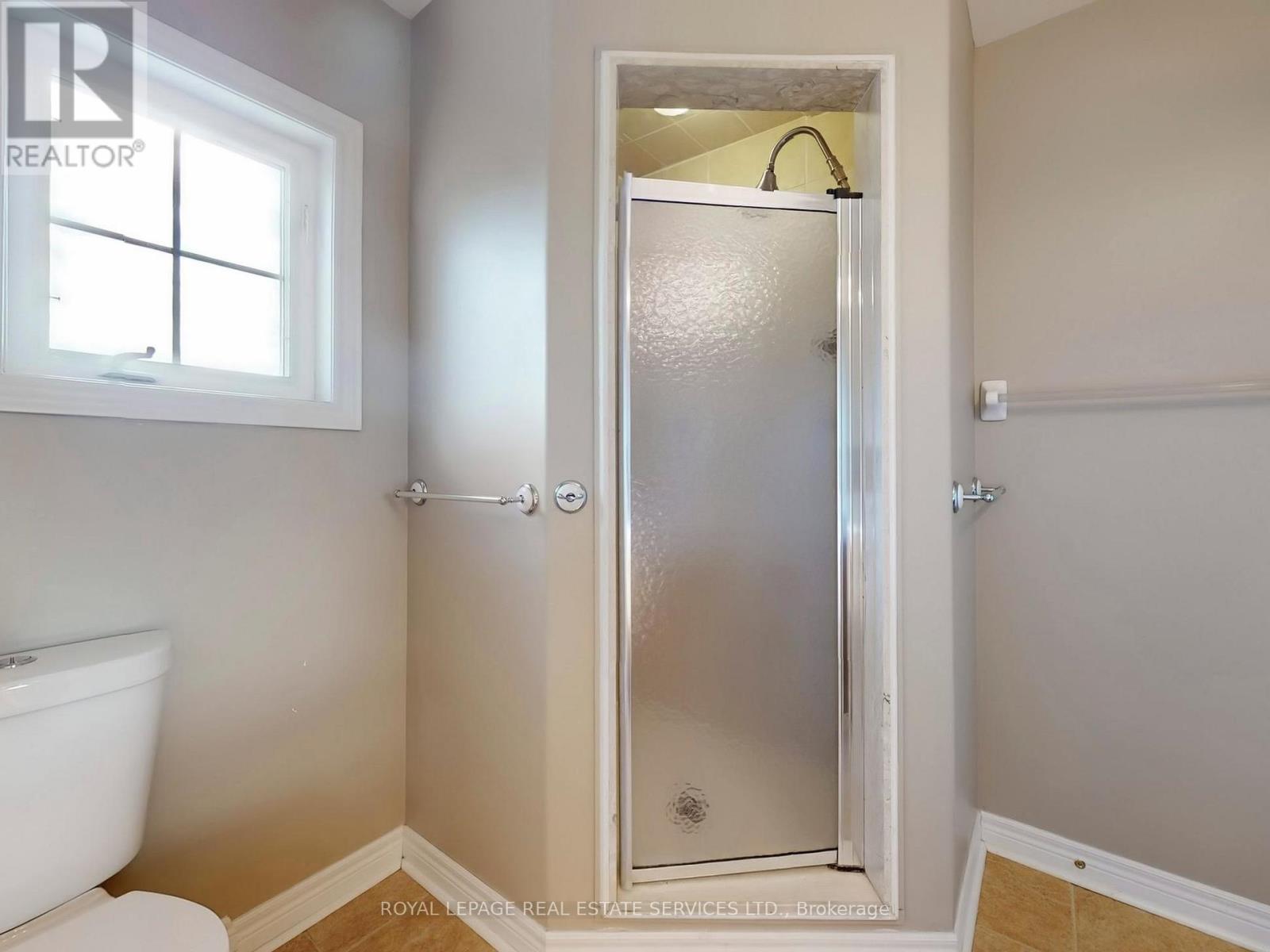 301 Mohawk Road, Oakville, Ontario  L6L 6P9 - Photo 12 - W12440386