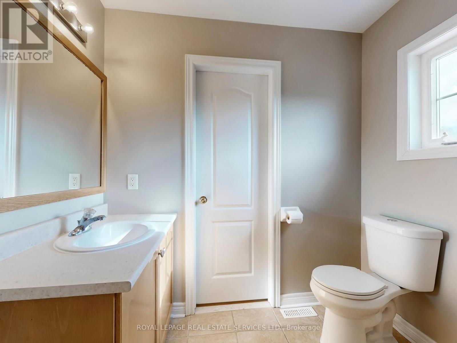 301 Mohawk Road, Oakville, Ontario  L6L 6P9 - Photo 14 - W12440386