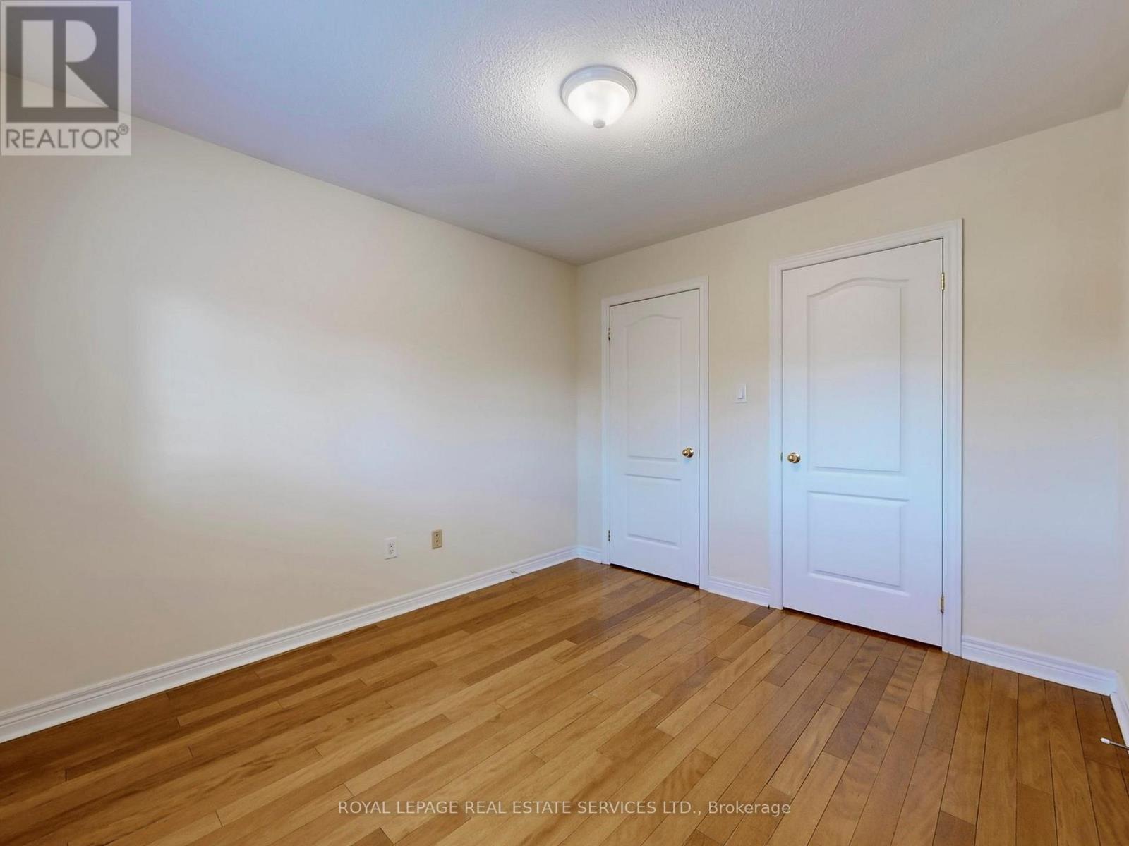 301 Mohawk Road, Oakville, Ontario  L6L 6P9 - Photo 16 - W12440386