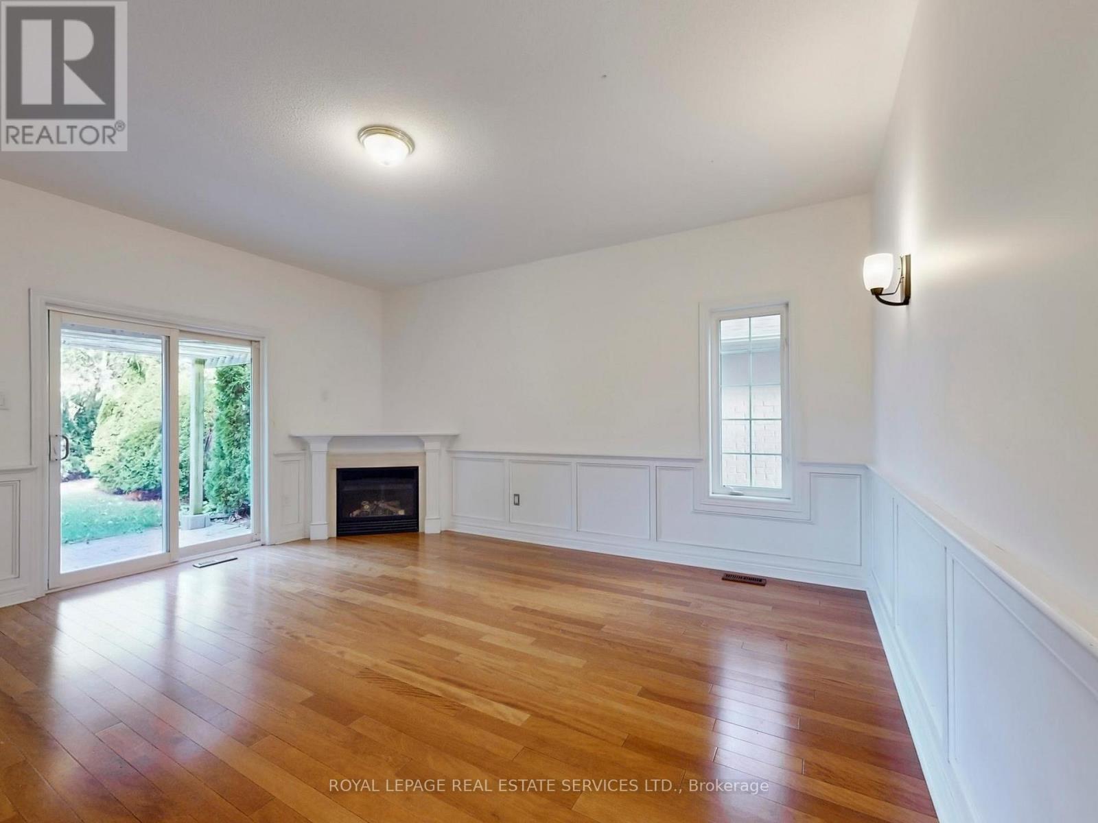 301 Mohawk Road, Oakville, Ontario  L6L 6P9 - Photo 23 - W12440386