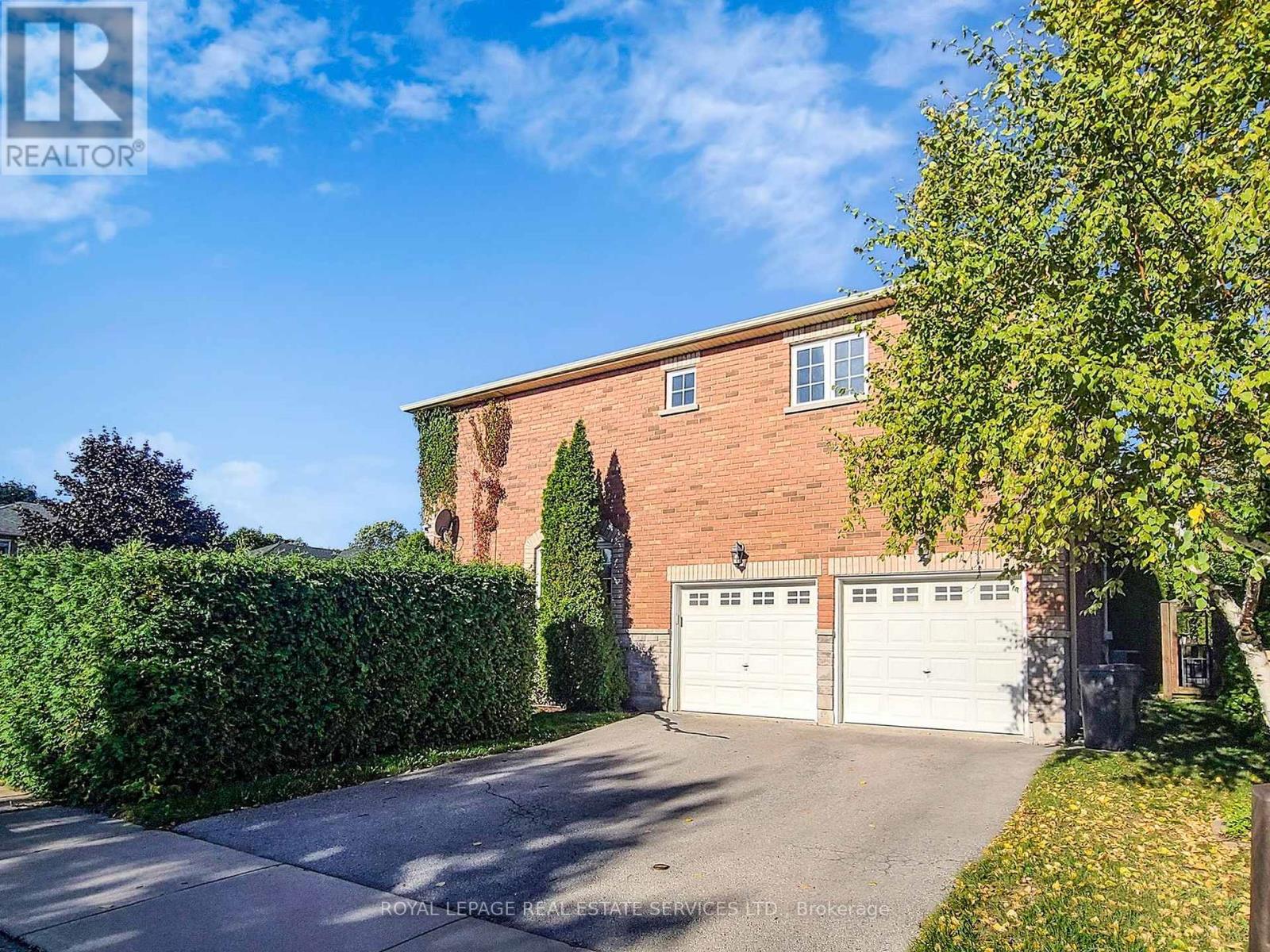 301 Mohawk Road, Oakville, Ontario  L6L 6P9 - Photo 3 - W12440386