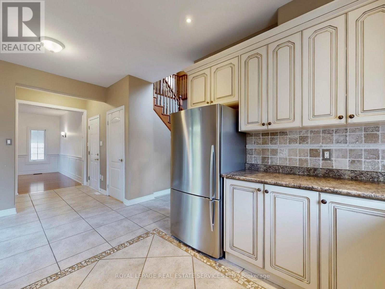 301 Mohawk Road, Oakville, Ontario  L6L 6P9 - Photo 33 - W12440386