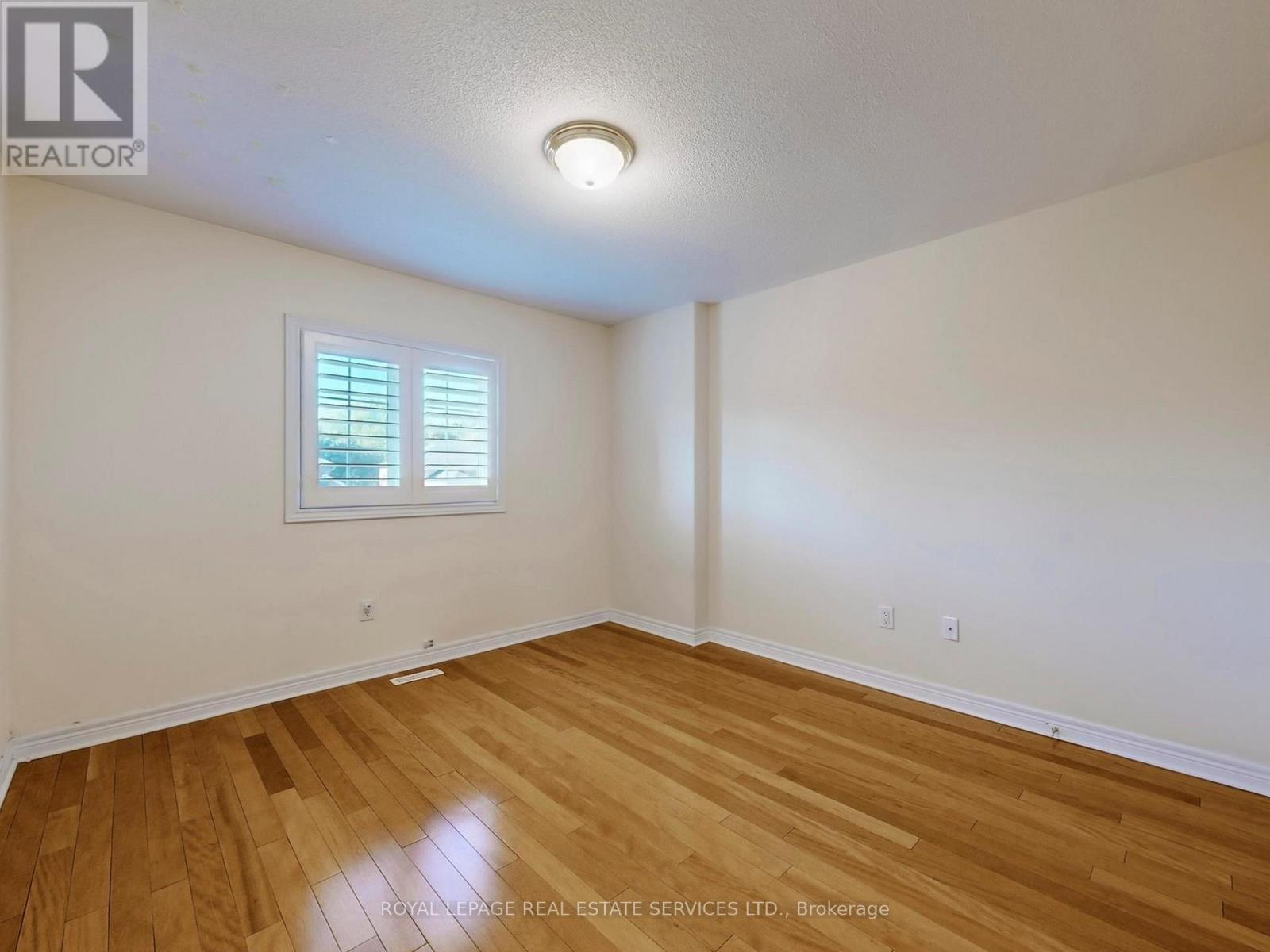 301 Mohawk Road, Oakville, Ontario  L6L 6P9 - Photo 4 - W12440386