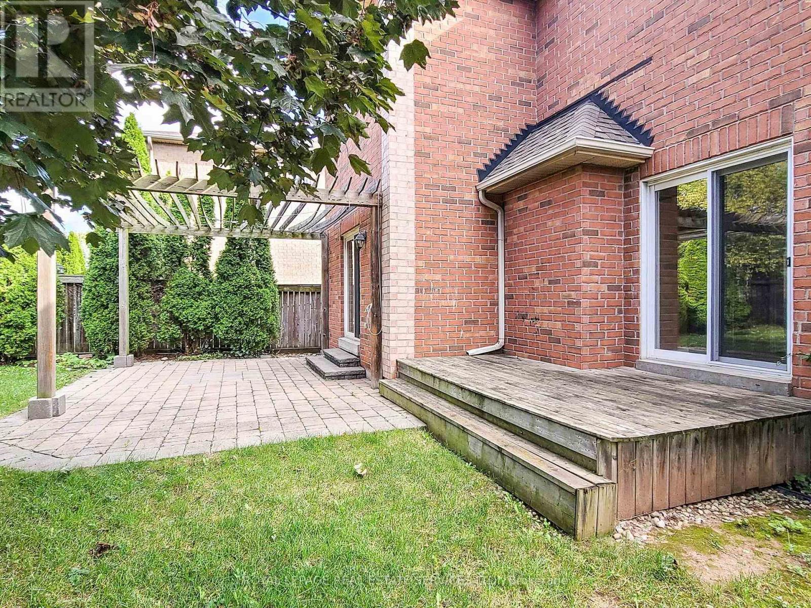 301 Mohawk Road, Oakville, Ontario  L6L 6P9 - Photo 41 - W12440386