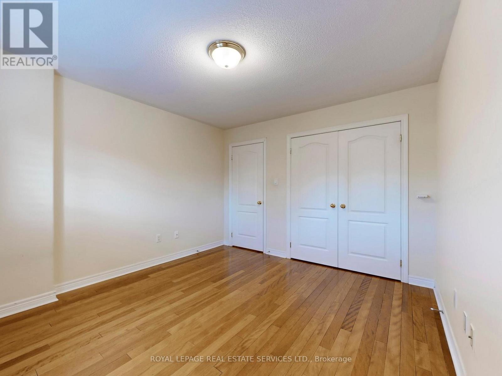 301 Mohawk Road, Oakville, Ontario  L6L 6P9 - Photo 5 - W12440386