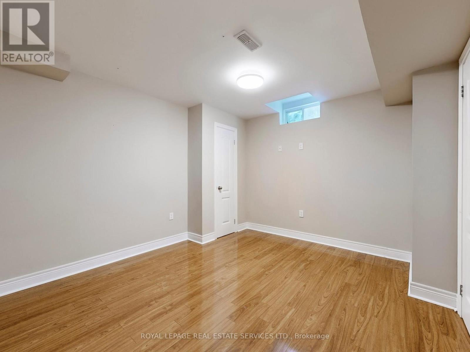 301 Mohawk Road, Oakville, Ontario  L6L 6P9 - Photo 6 - W12440386
