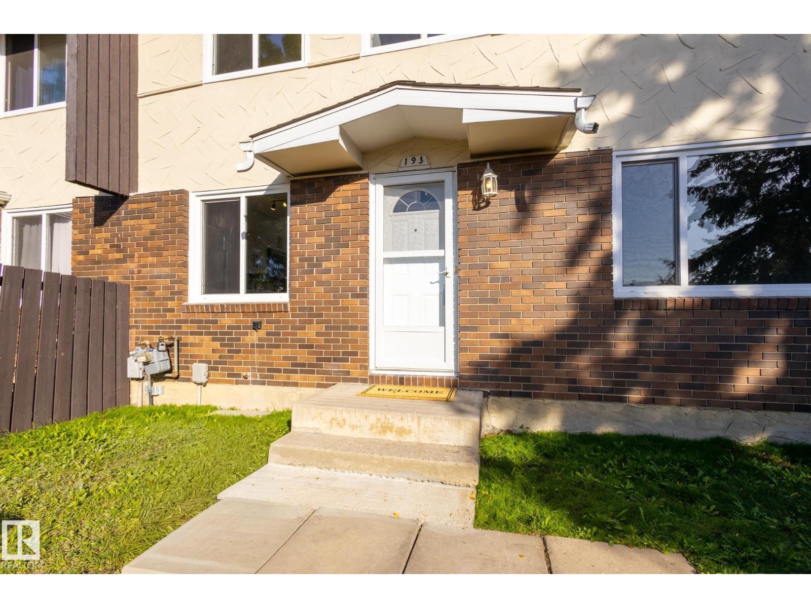 193 Roseland Vg Nw, Edmonton, Alberta  T5E 5R6 - Photo 4 - E4460427