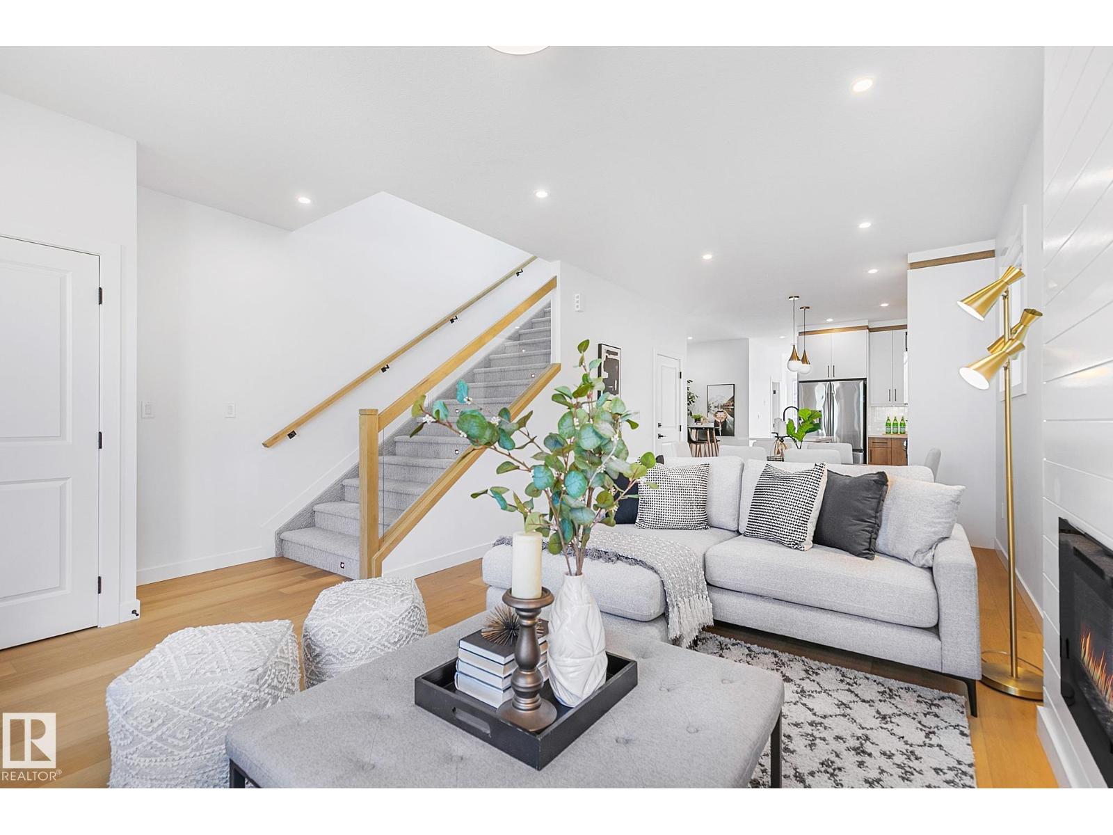 9813 155 St Nw, Edmonton, Alberta  T5P 2L1 - Photo 4 - E4460433