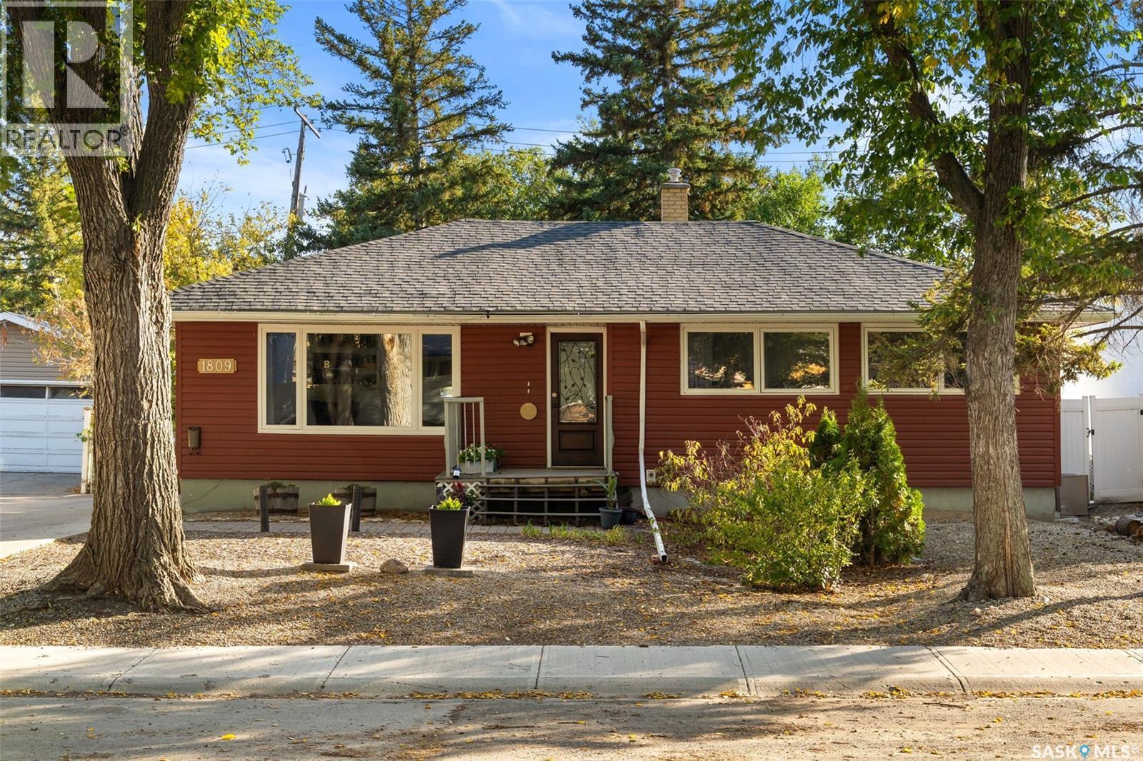 1809 Dufferin Road, Regina, Saskatchewan  S4S 5A7 - Photo 1 - SK019907