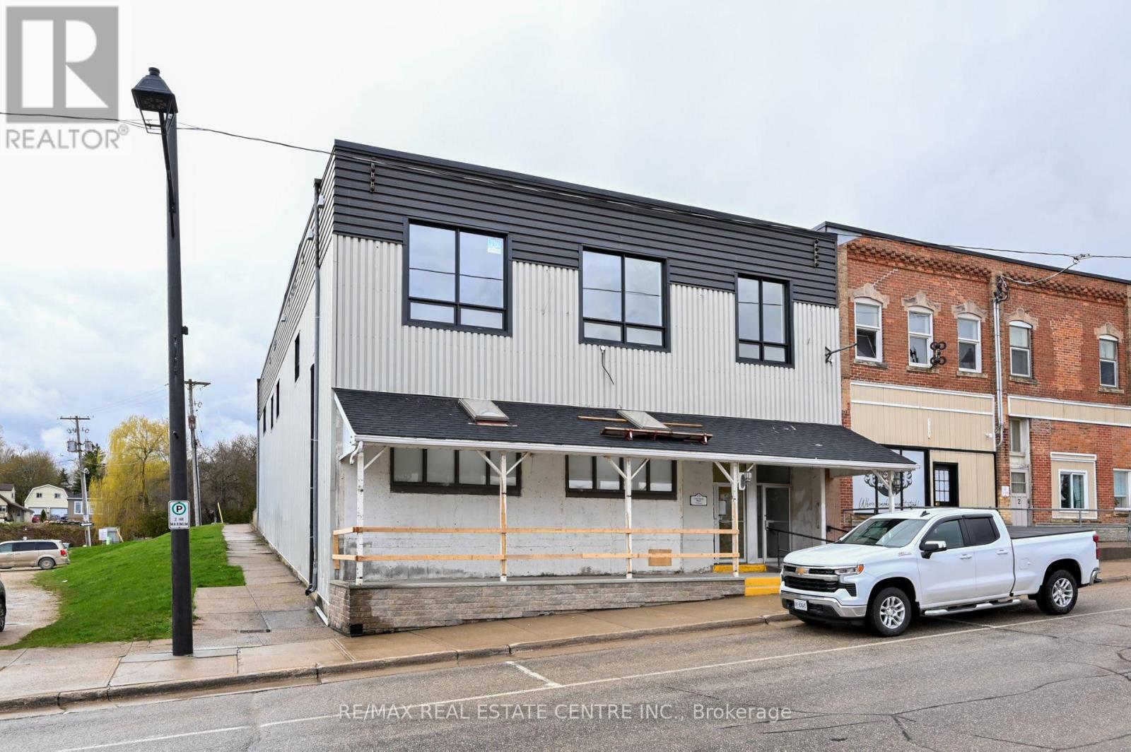 4 - 8 Main Street, East Luther Grand Valley, Ontario  L9W 5S6 - Photo 1 - X12440314