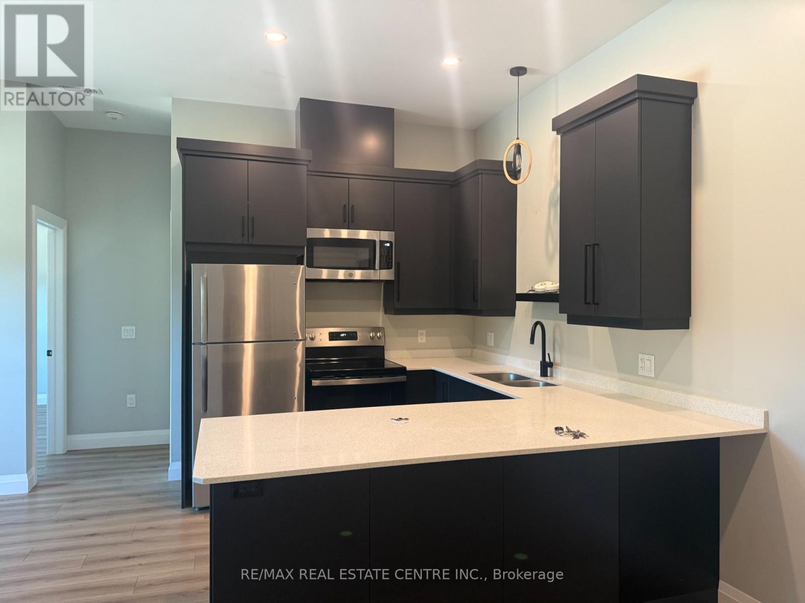 4 - 8 Main Street, East Luther Grand Valley, Ontario  L9W 5S6 - Photo 2 - X12440314