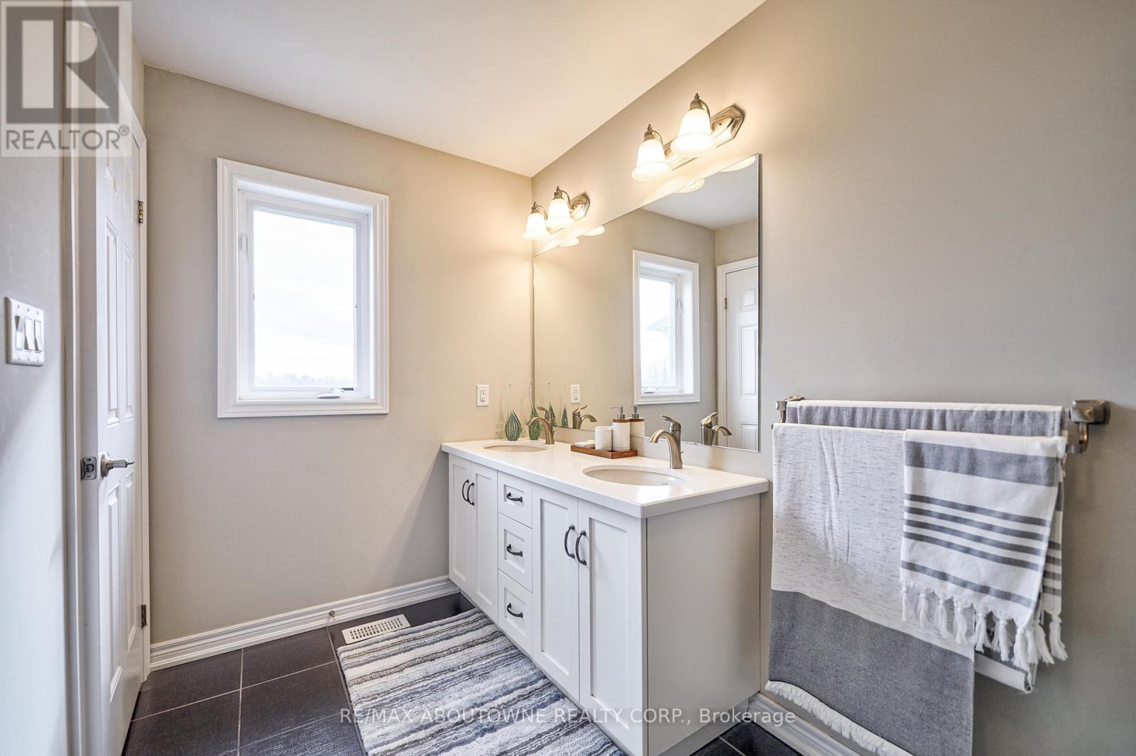 195 Greti Drive, Hamilton, Ontario  L9B 1P9 - Photo 24 - X12440322