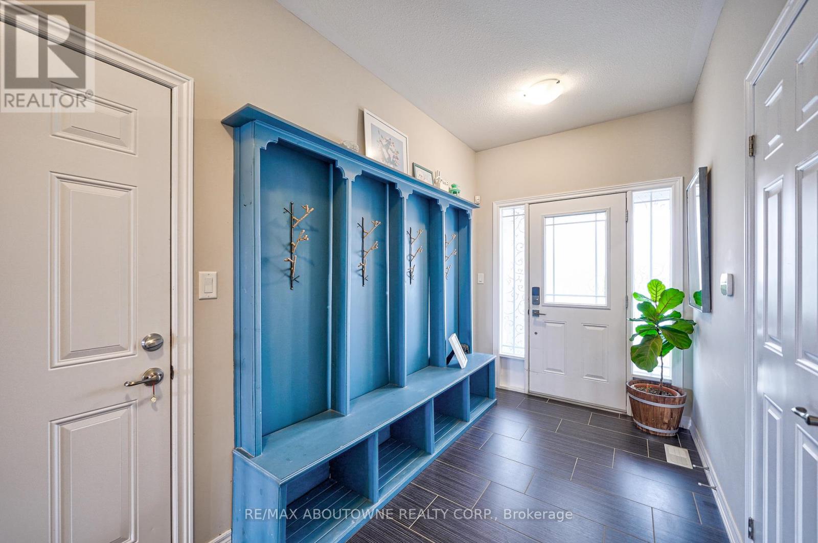 195 Greti Drive, Hamilton, Ontario  L9B 1P9 - Photo 3 - X12440322