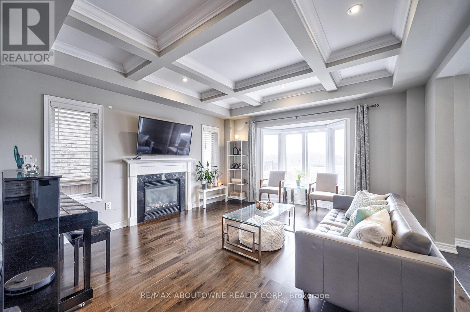 195 Greti Drive, Hamilton, Ontario  L9B 1P9 - Photo 4 - X12440322
