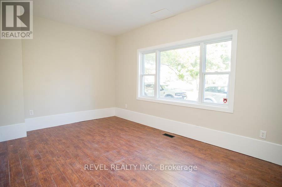 235 Darling Street, Brantford, Ontario  N3S 3X3 - Photo 12 - X12440388