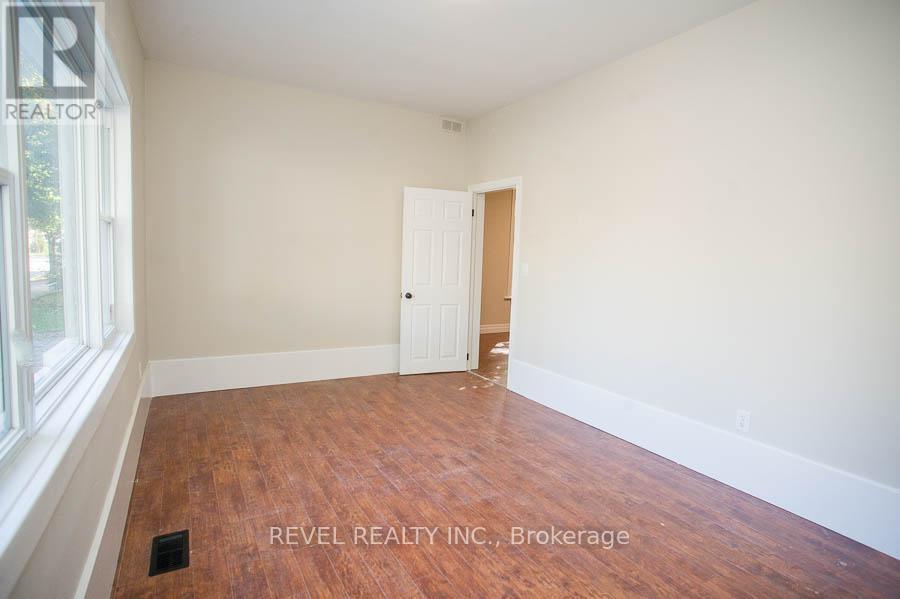 235 Darling Street, Brantford, Ontario  N3S 3X3 - Photo 13 - X12440388