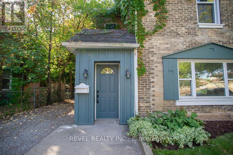 235 Darling Street, Brantford, Ontario  N3S 3X3 - Photo 3 - X12440388