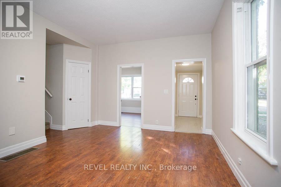 235 Darling Street, Brantford, Ontario  N3S 3X3 - Photo 4 - X12440388