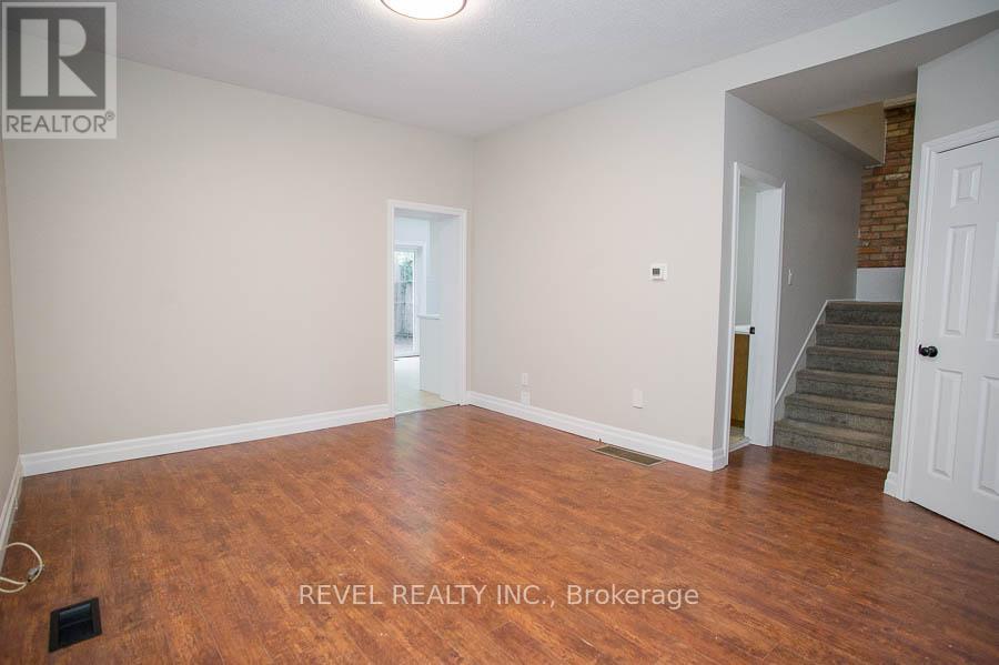 235 Darling Street, Brantford, Ontario  N3S 3X3 - Photo 5 - X12440388