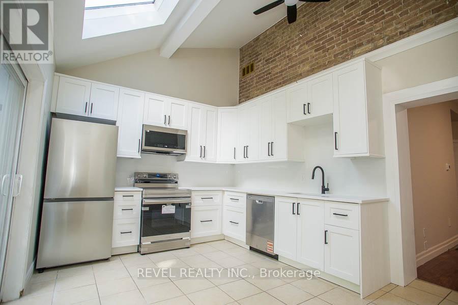 235 Darling Street, Brantford, Ontario  N3S 3X3 - Photo 6 - X12440388
