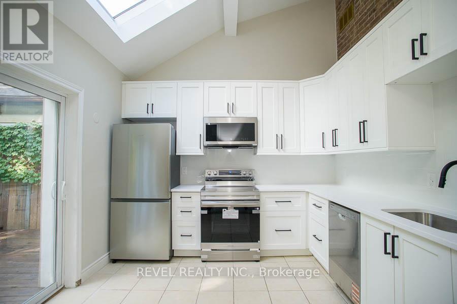 235 Darling Street, Brantford, Ontario  N3S 3X3 - Photo 7 - X12440388
