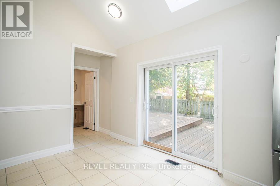 235 Darling Street, Brantford, Ontario  N3S 3X3 - Photo 9 - X12440388