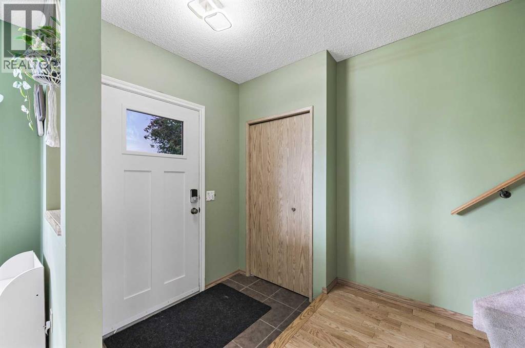 24 Laguna Close Ne, Calgary, Alberta  T1Y 6V1 - Photo 4 - A2261056