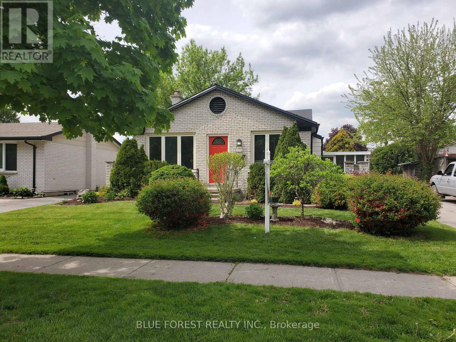1039 Osgoode Drive, London South, Ontario  N6E 1E3 - Photo 1 - X12402409