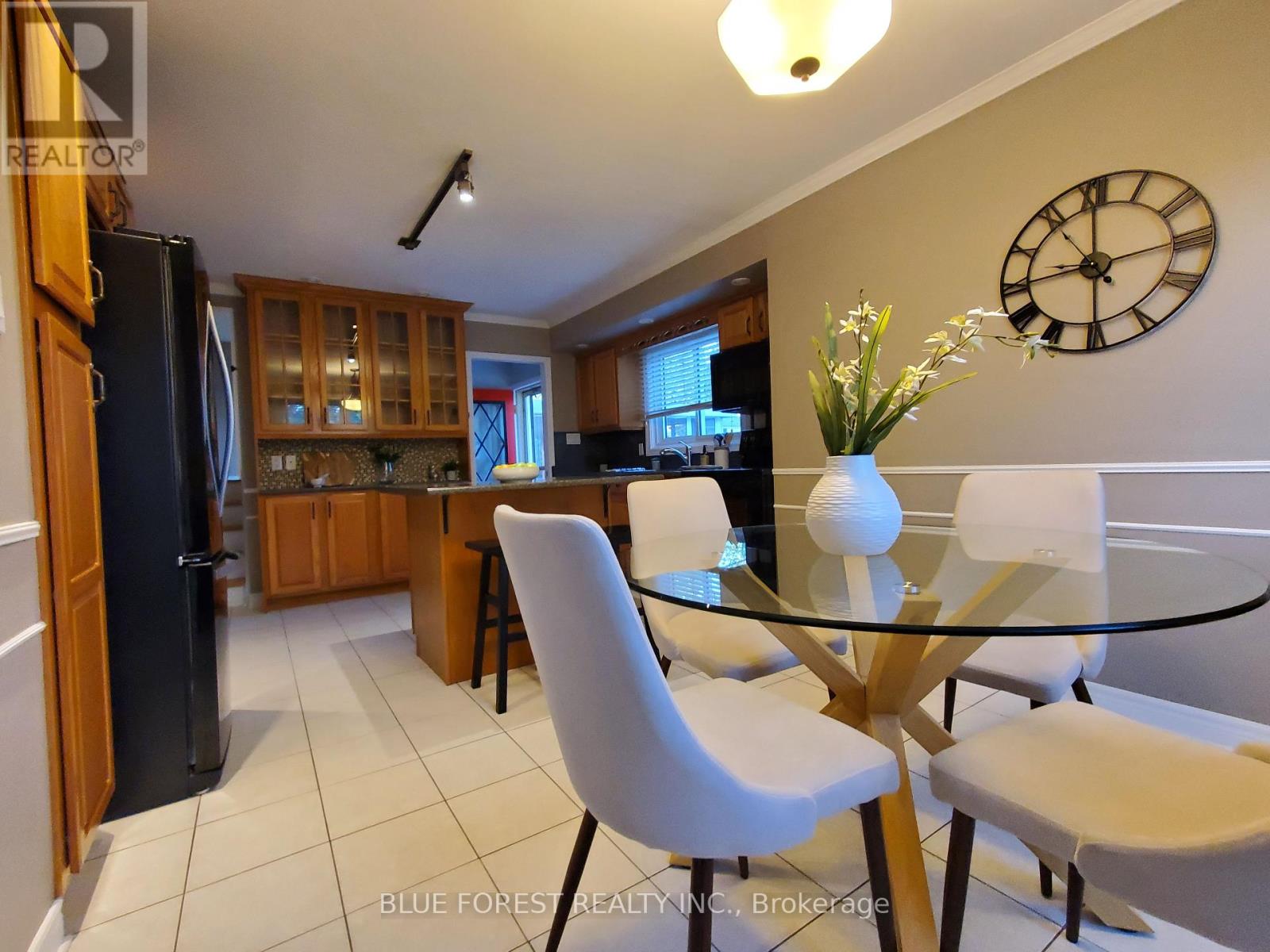 1039 Osgoode Drive, London South, Ontario  N6E 1E3 - Photo 3 - X12402409