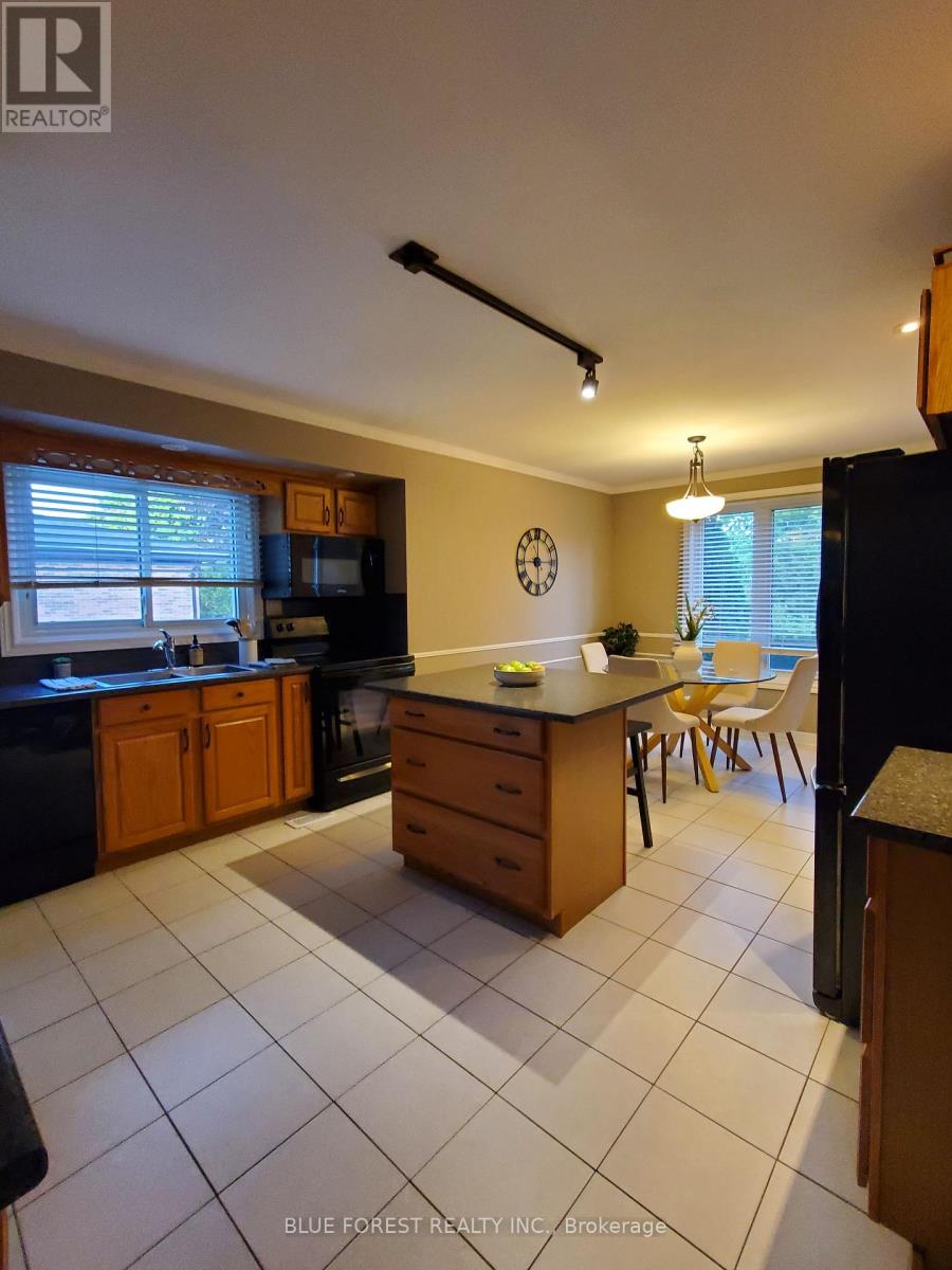 1039 Osgoode Drive, London South, Ontario  N6E 1E3 - Photo 5 - X12402409
