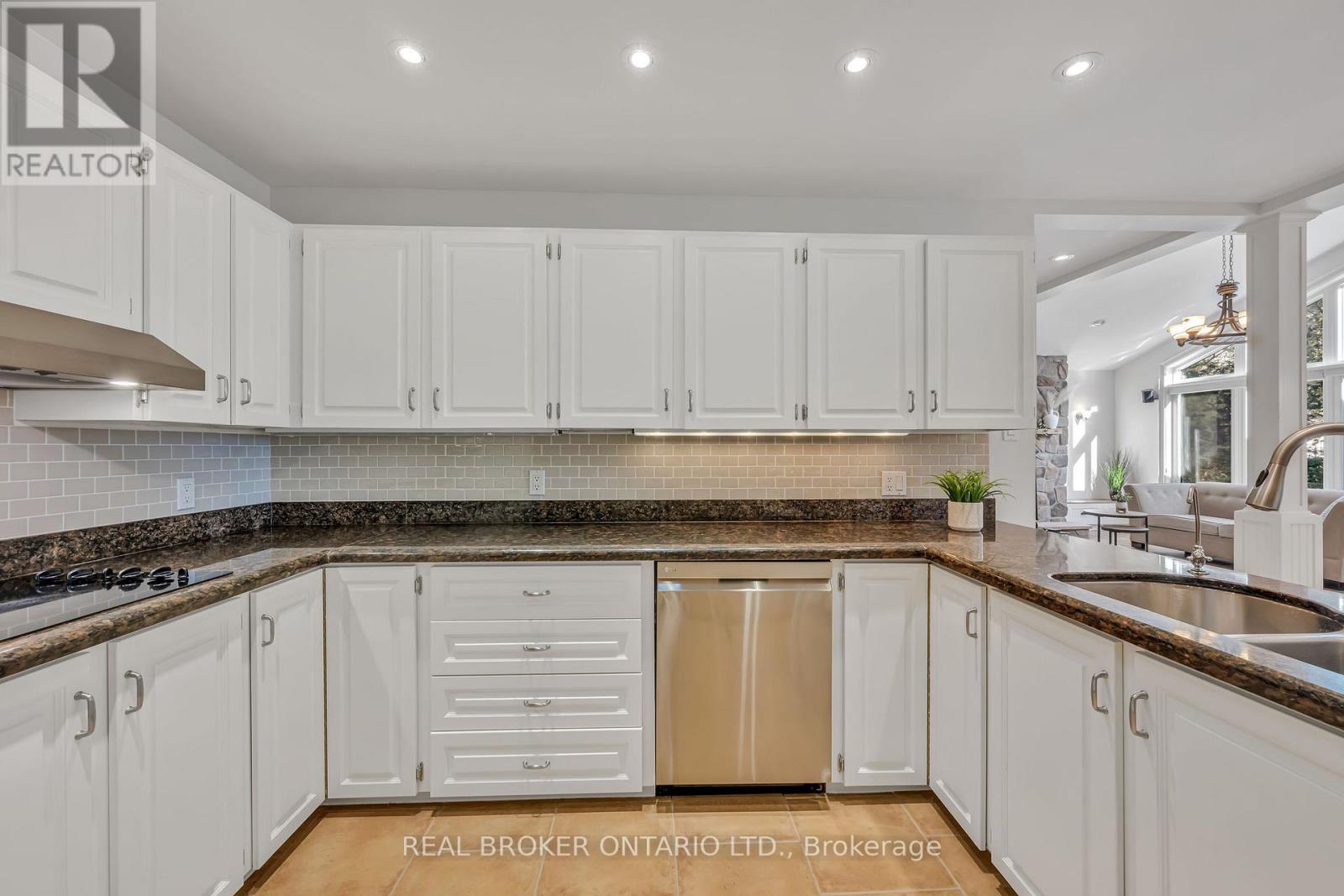 3603 Delson Drive, Ottawa, Ontario  K4B 1K5 - Photo 12 - X12440569