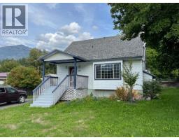 1526 EASTMAN Avenue, riondel, British Columbia