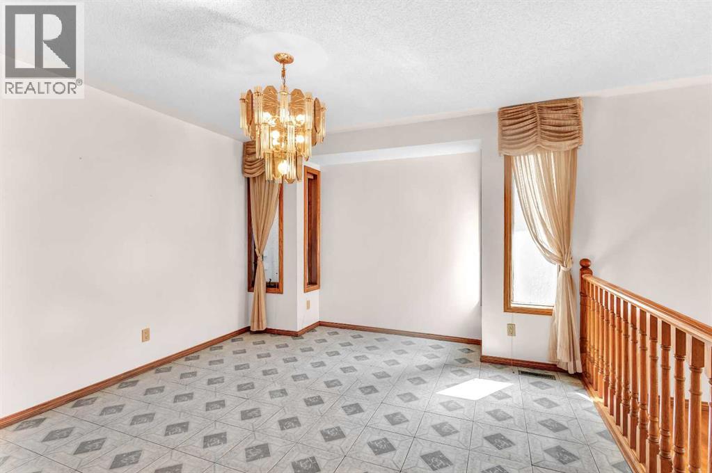 125 Edgebrook Road Nw, Calgary, Alberta  T3A 4N3 - Photo 5 - A2252983