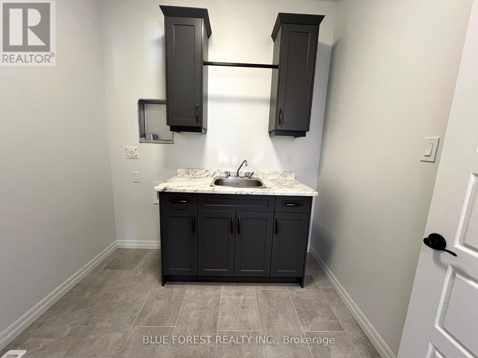 218 Snyders Avenue, Central Elgin, Ontario  N0L 1B0 - Photo 12 - X12440623