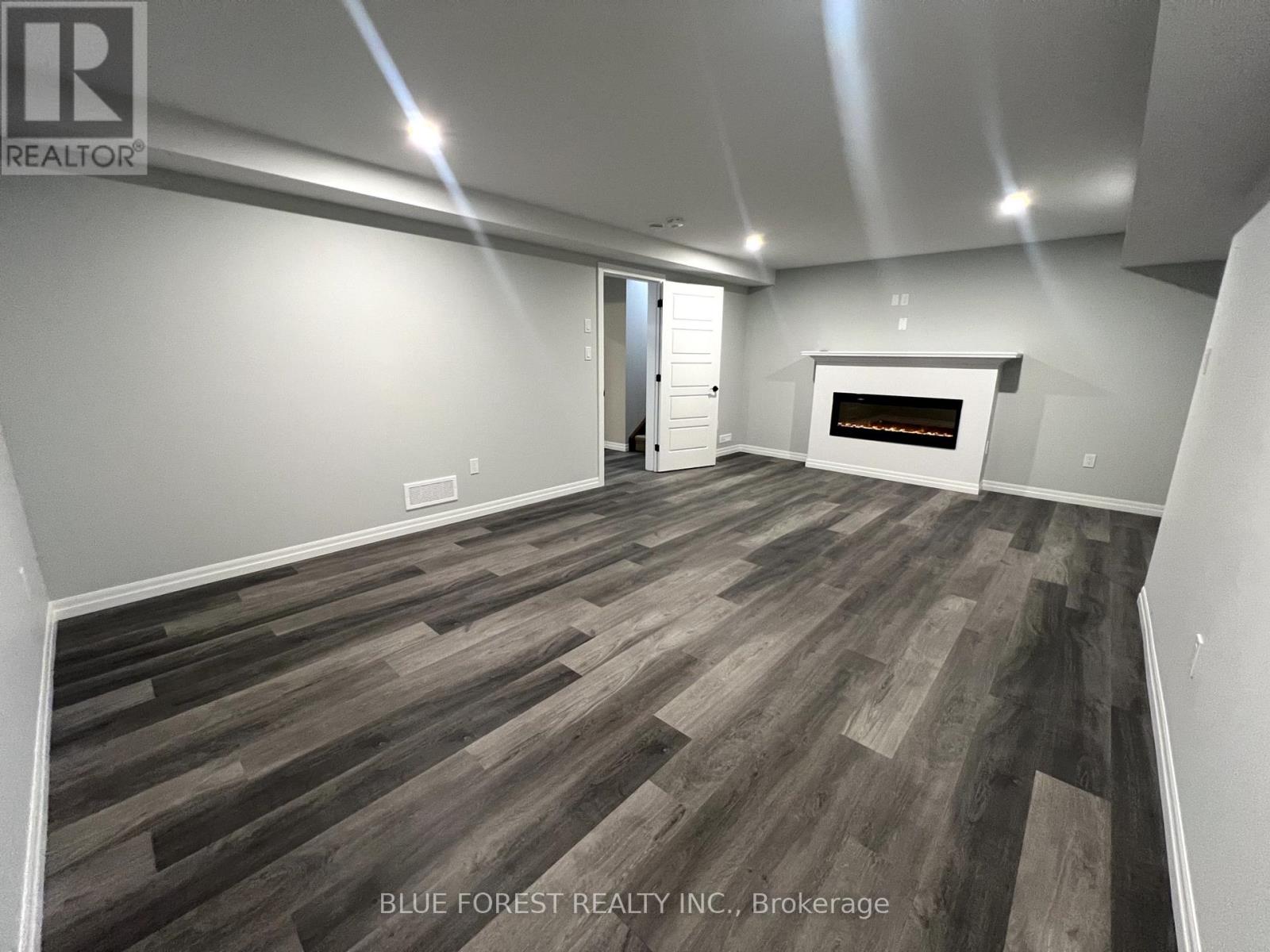 218 Snyders Avenue, Central Elgin, Ontario  N0L 1B0 - Photo 17 - X12440623