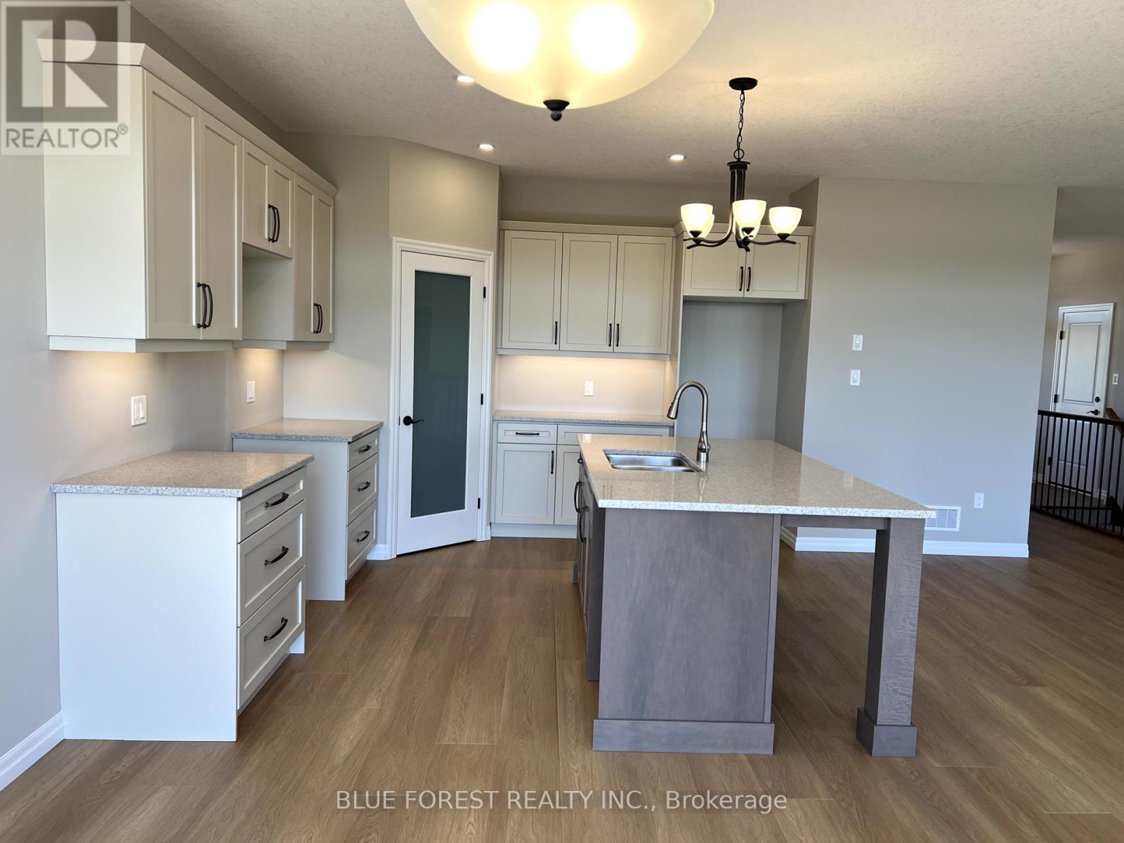 218 Snyders Avenue, Central Elgin, Ontario  N0L 1B0 - Photo 3 - X12440623