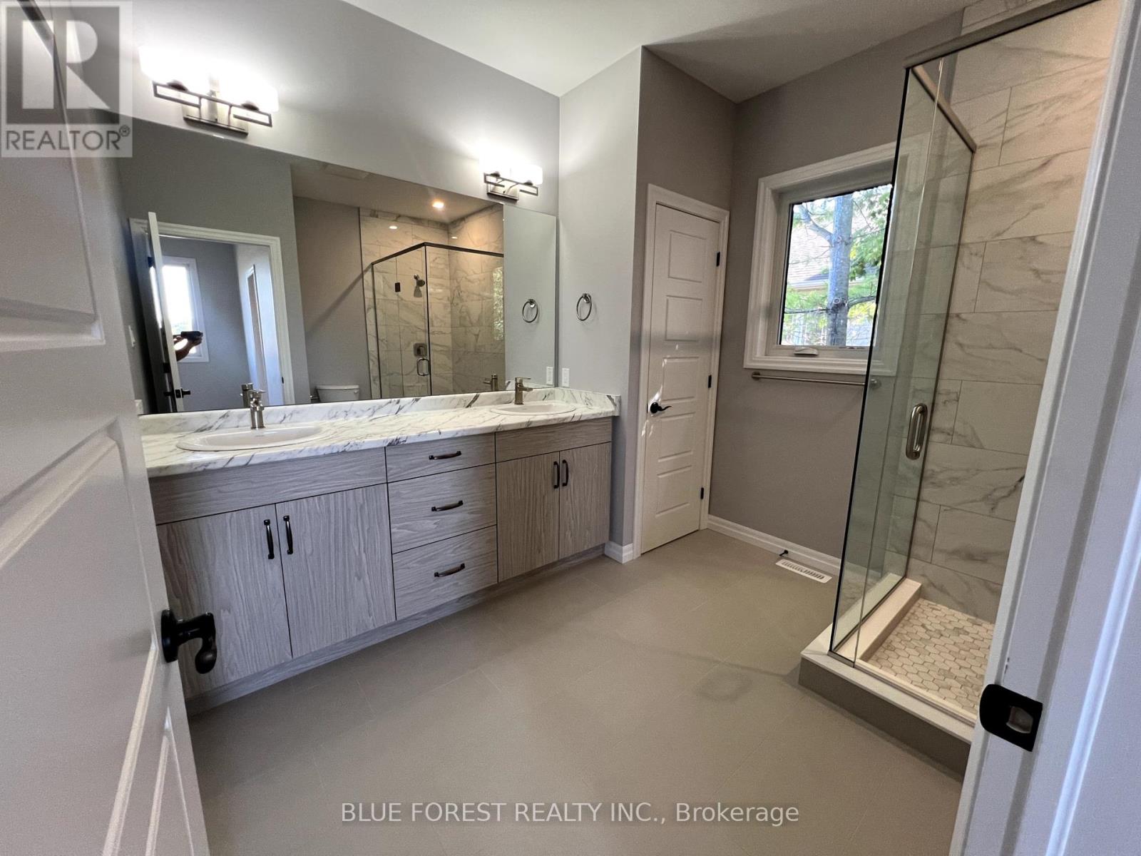218 Snyders Avenue, Central Elgin, Ontario  N0L 1B0 - Photo 8 - X12440623
