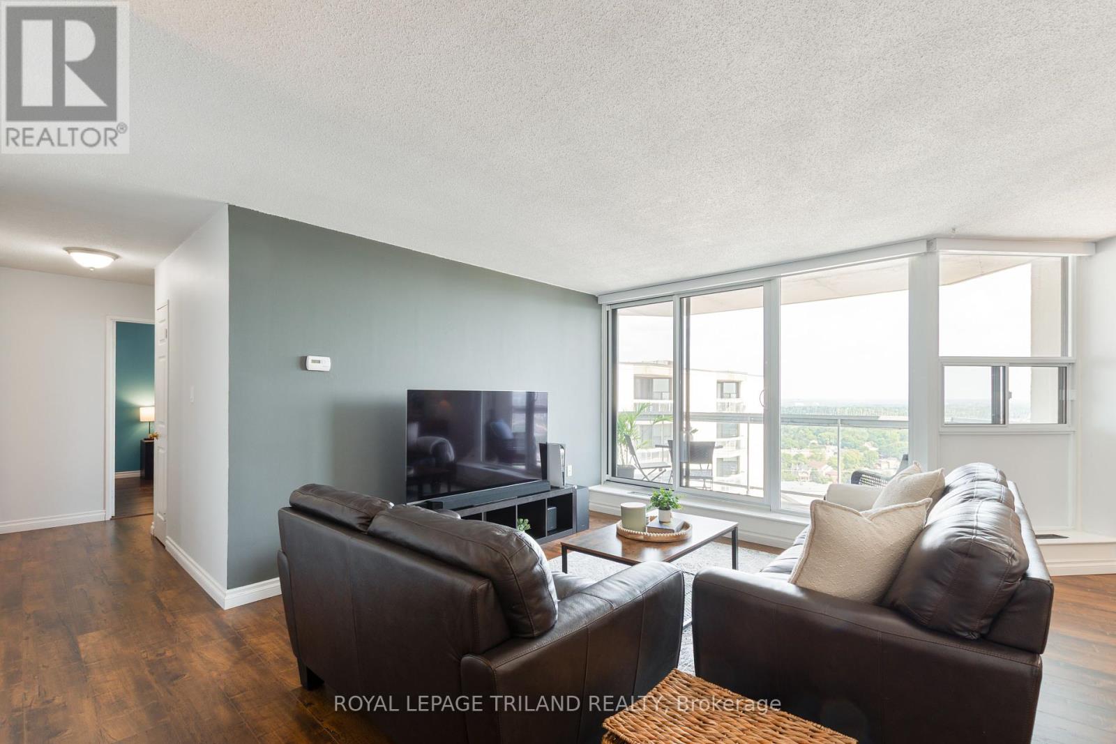 2703 - 323 Colborne Street, London East, Ontario  N6B 3N8 - Photo 11 - X12440624