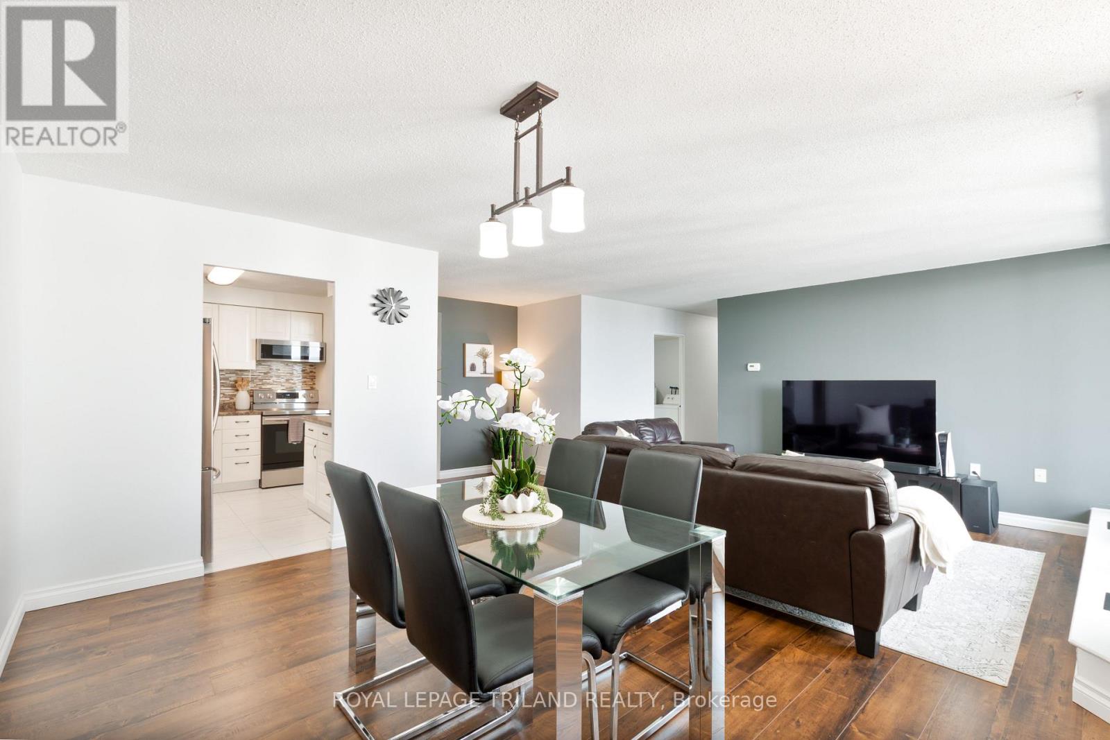 2703 - 323 Colborne Street, London East, Ontario  N6B 3N8 - Photo 12 - X12440624