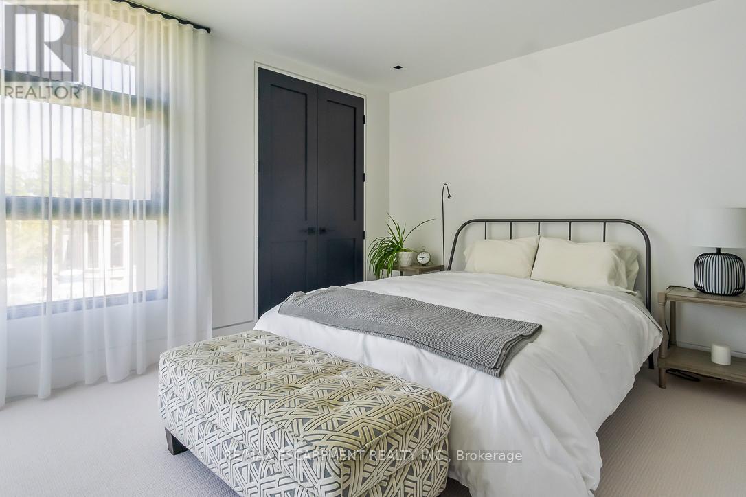 1308 Greenoaks Drive, Mississauga, Ontario  L5J 3A5 - Photo 31 - W12424657