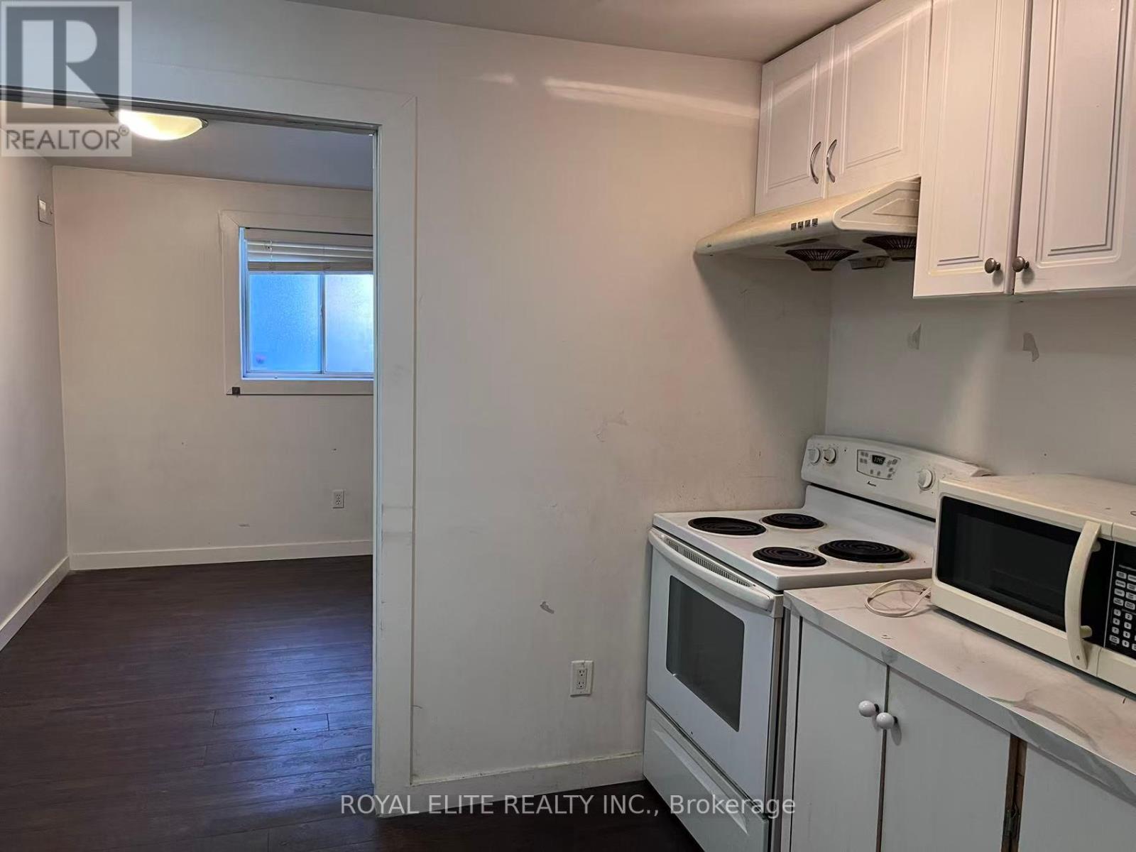 89 Finch Avenue E, Toronto, Ontario  M2N 4R4 - Photo 4 - C12440418