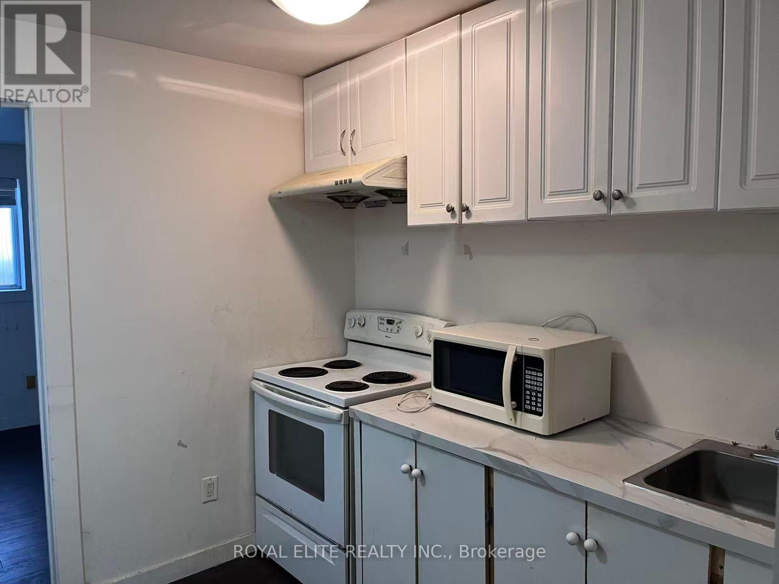89 Finch Avenue E, Toronto, Ontario  M2N 4R4 - Photo 5 - C12440418