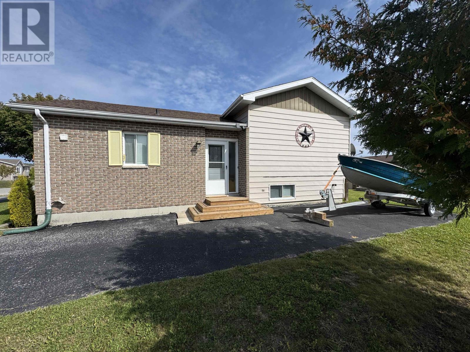 2 Moose Drive, Manitouwadge, Ontario  P0T 2C0 - Photo 3 - TB252794