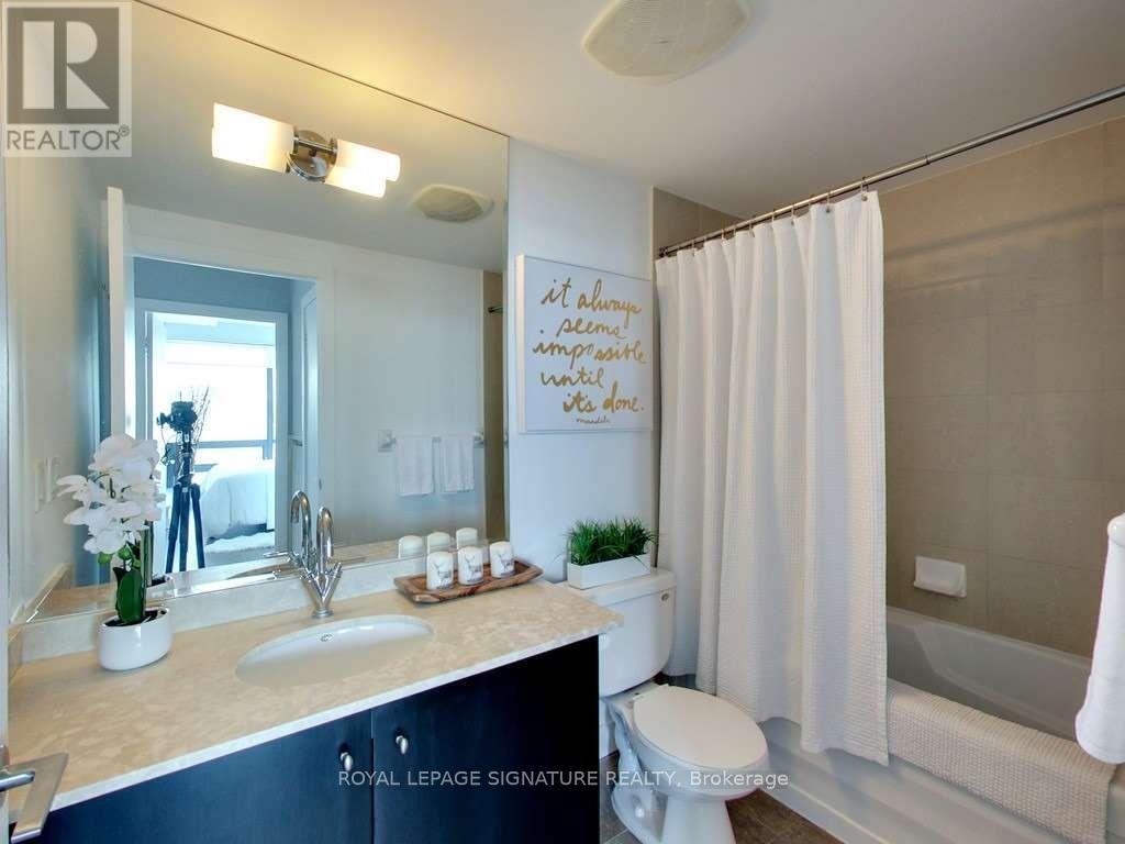 1307 - 438 King Street W, Toronto, Ontario  M5V 3T9 - Photo 13 - C12440519