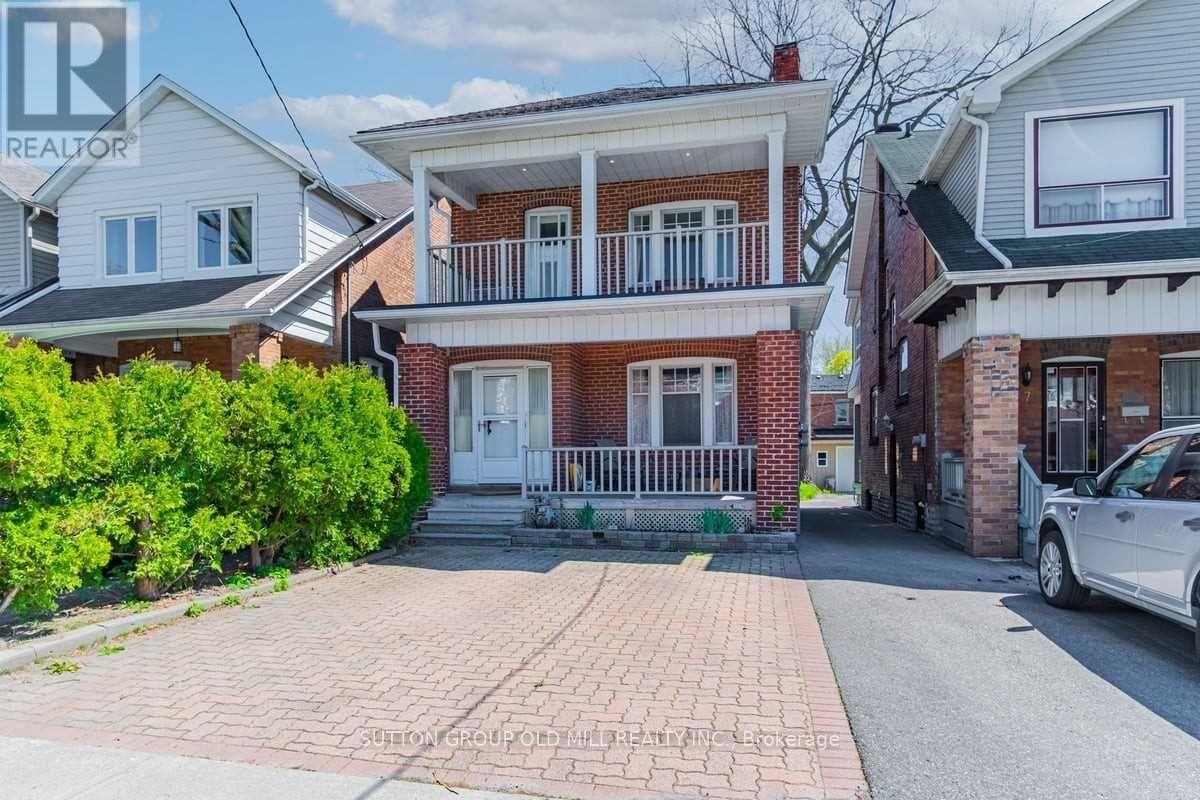 Main - 9 Graham Gardens, Toronto, Ontario  M6C 1G6 - Photo 1 - C12440540